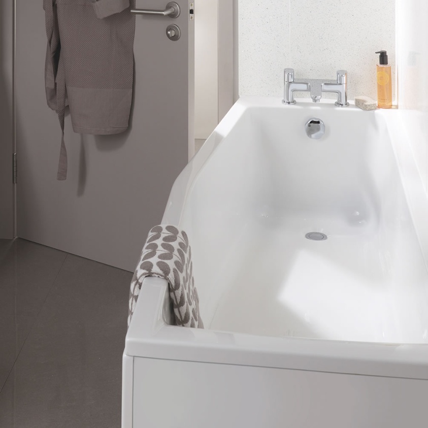 Lifestyle image of Ideal Standard Concept Spacemaker 1700 x 700mm Left-Handed Bath